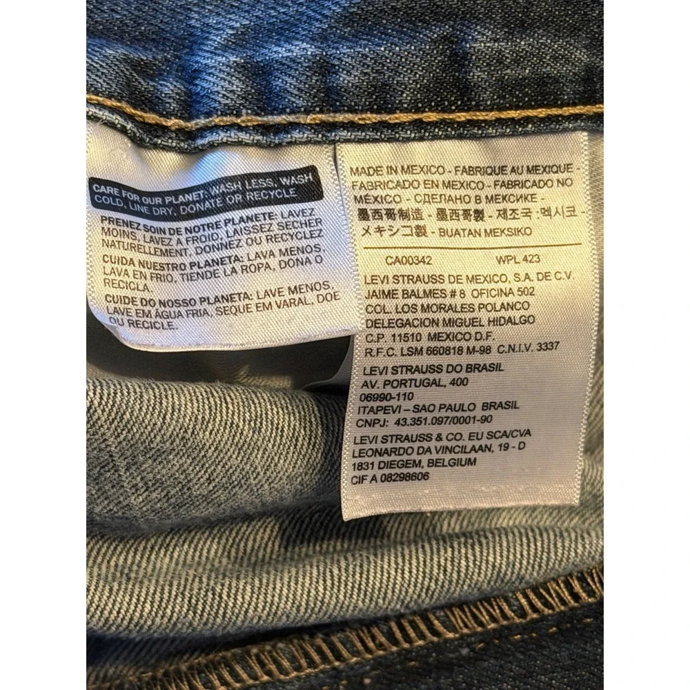 Men's Levi's 559 straight fit jeans‎ in a light wash, size W40 L32